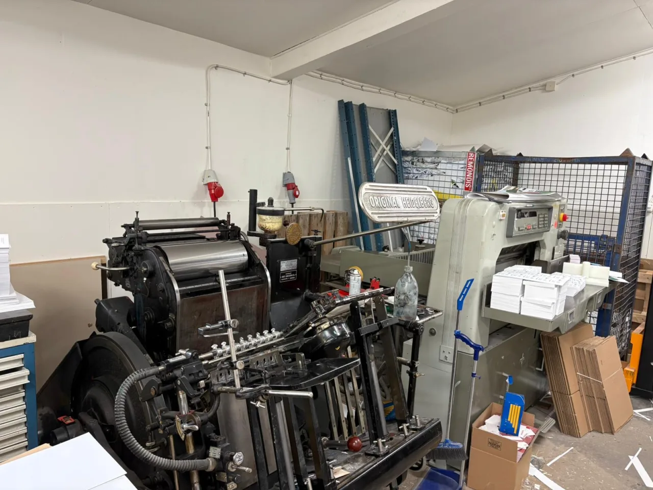 Original Heidelberg digel och skärmaskin i vårt tryckeri i Göteborg